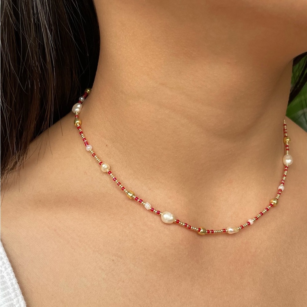 Dainty red and gold pearly necklace